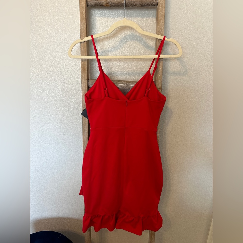 Lulu’s NWT V-Neck Ruffle dress - Picture 2 of 2